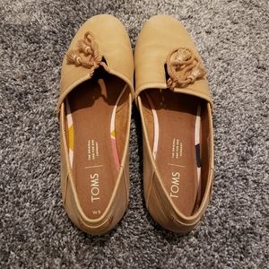 Toms slip on flats